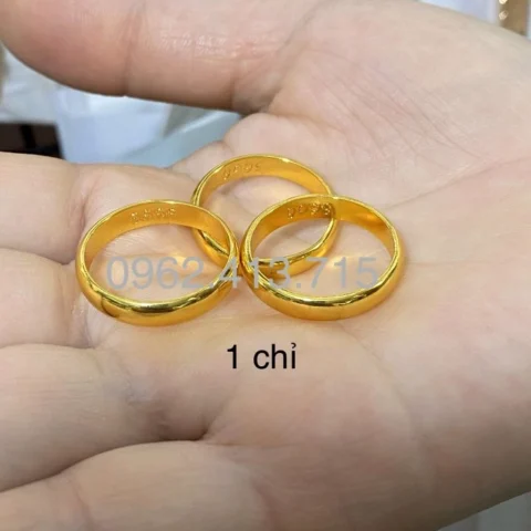 Giá Nhẫn Vàng Trơn 1 Chỉ 2026: Cập Nhật & Phân Tích Chi Tiết Nhẫn vàng trơn 1 chỉ với thiết kế tinh tế
