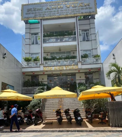 Tiệm Vàng Kim Anh Tuấn: Định Hướng Tương Lai Ngành Trang Sức 2026 Showroom trang sức đa dạng tại tiệm vàng Kim Anh Tuấn