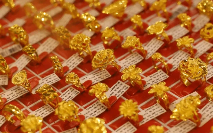 Vàng 18k bao nhiêu 1 chỉ Mi Hồng? Cập nhật giá 2026 So sánh các loại vàng