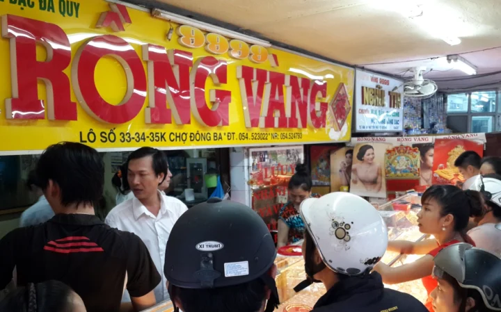 Giá Vàng 9999 Rồng Vàng Huế Hôm Nay 2026: Dự Báo và Phân Tích So sánh giá vàng các thương hiệu