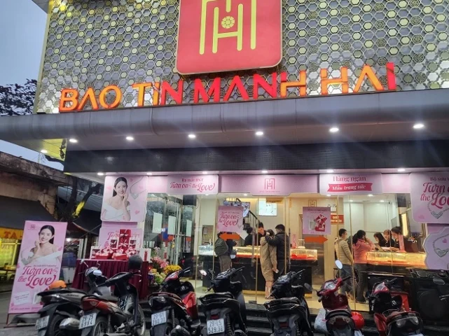Bảo Tín Mạnh Hải Hà Đông: Định Vị Thương Hiệu Vàng Năm 2026 Trang sức vàng tinh xảo với đá quý