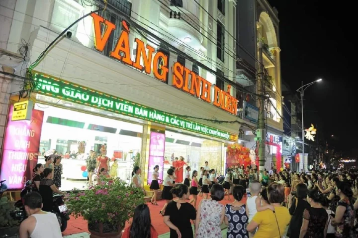Vàng miếng SJC tại cửa hàng Sinh Diễn