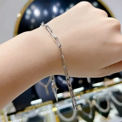Vàng Ý 750 đã đeo sẽ mất giá khi bán lại